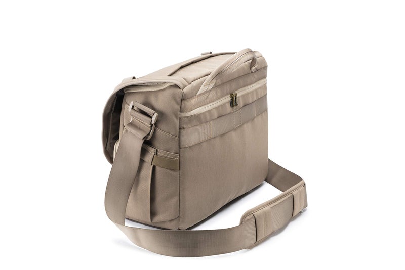 Vanguard VEO RANGE38 BG Messenger Bag for DSLR or Mirrorless/CSC Camera, Beige - Image 2